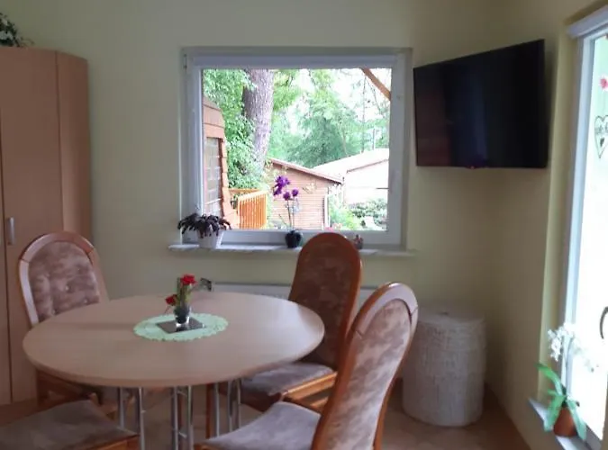 Monikas Gaestehaeuser Seeblick 假日公园 *