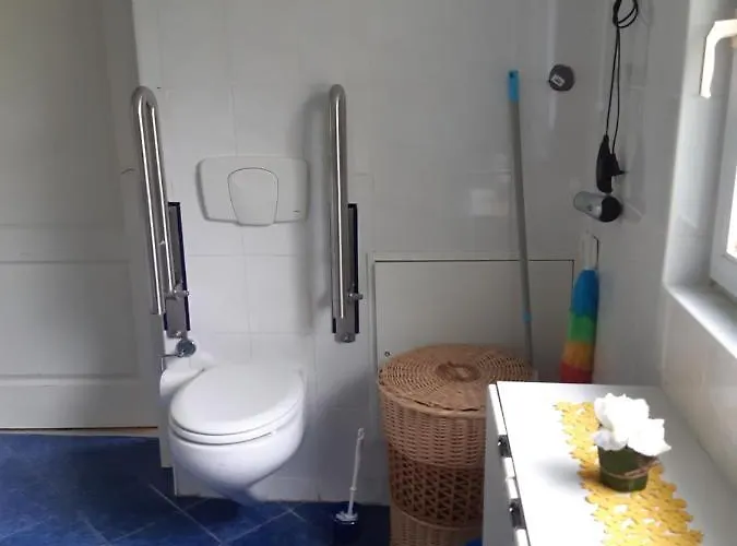 Monikas Gaestehaeuser Seeblick 希梅尔佛特