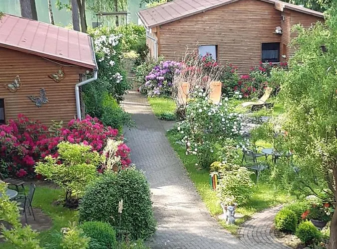 Monikas Gaestehaeuser Seeblick 希梅尔佛特