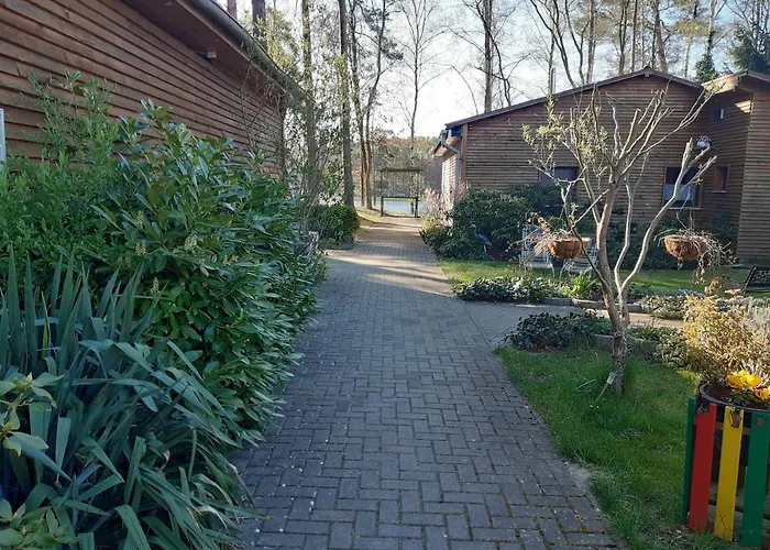 Monikas Gaestehaeuser Seeblick 假日公园 *